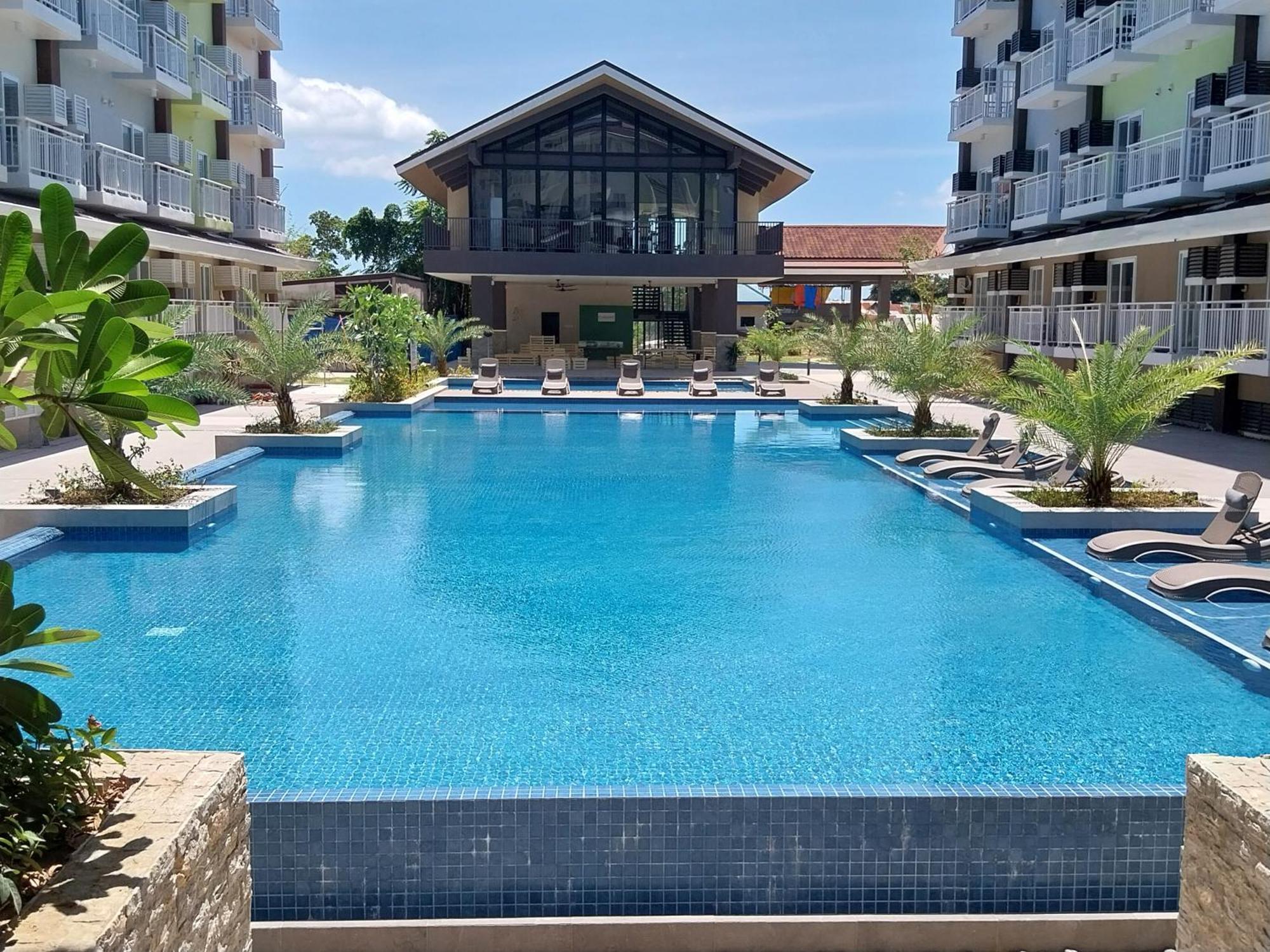 Stay And Fly At Amani Grand Resort Residences Île de Mactan Extérieur photo